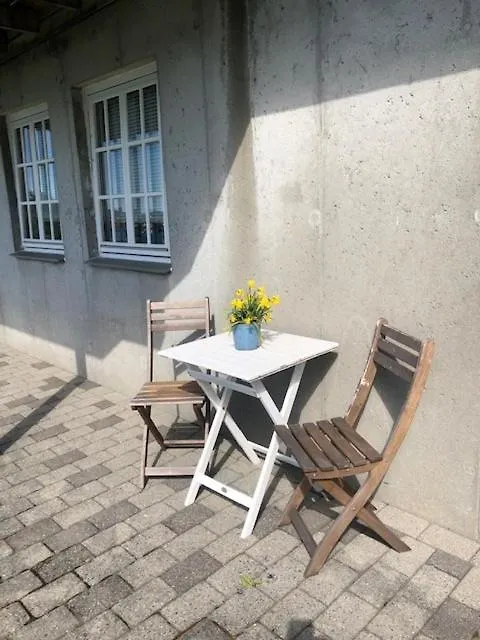 Lägenhet Koselig Nyoppusset 3 Roms Leilighet Med Egen Parkeringsplass I Rolige Omgivelse Naer Sjoen, 2 Mil Nord For Bergen Sentrum.
