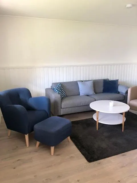 Lägenhet Koselig Nyoppusset 3 Roms Leilighet Med Egen Parkeringsplass I Rolige Omgivelse Naer Sjoen, 2 Mil Nord For Bergen Sentrum.